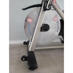 Spinningfiets met riem aandrijving