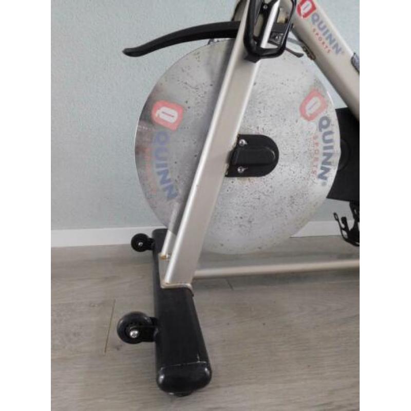 Spinningfiets met riem aandrijving