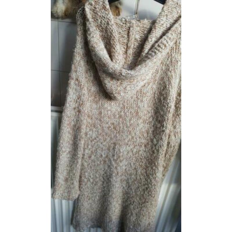 noors motief super warm vest met houten knopen en capuchon