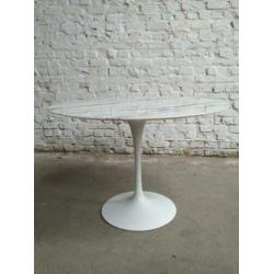 Knoll Saarinen tafel 107cm rond CALACATTA marmer 1970s