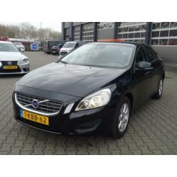 Volvo S60 1.6 D2 Kinetic / Navi / ECC / PDC / LMV