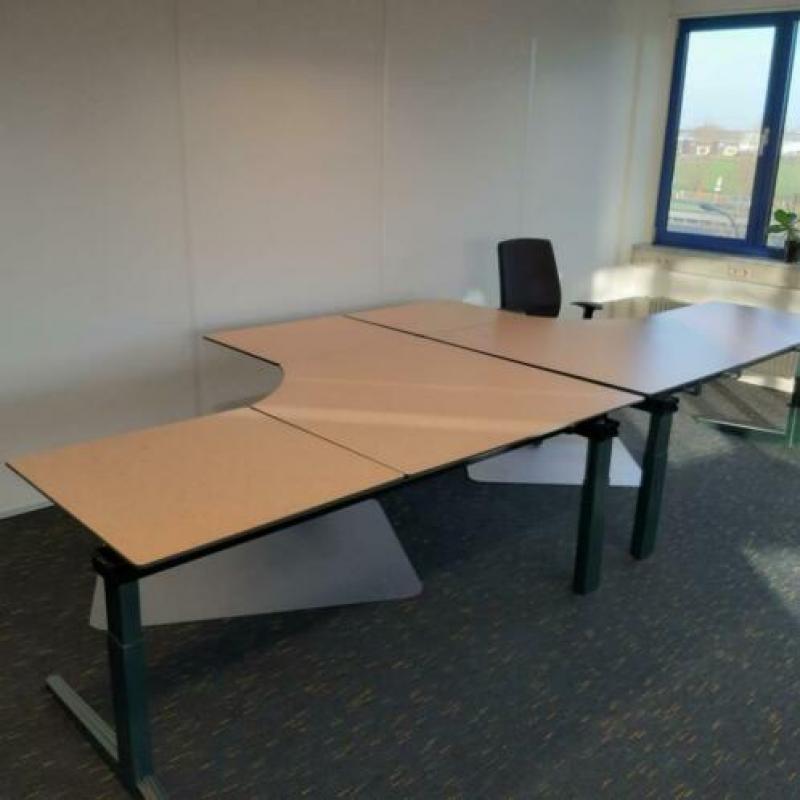Ahrend hoekbureau rechts 200x180 cm trespa, KSB Breda BU571