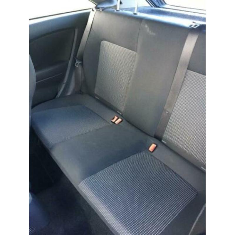 Opel Corsa 1.0 12V 3D 2009 Grijs