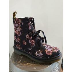 Dr Martens, Beckett Wilde Rose T Canvas. Maat 38,