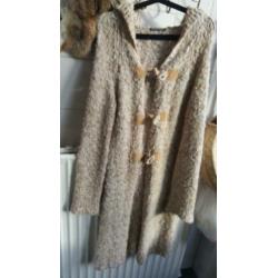 noors motief super warm vest met houten knopen en capuchon