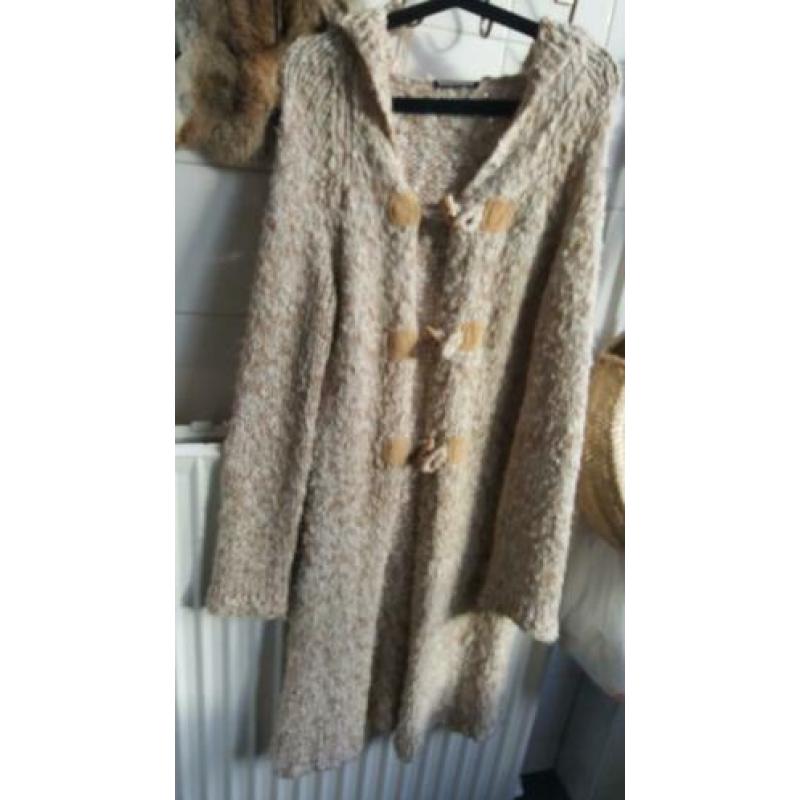 noors motief super warm vest met houten knopen en capuchon