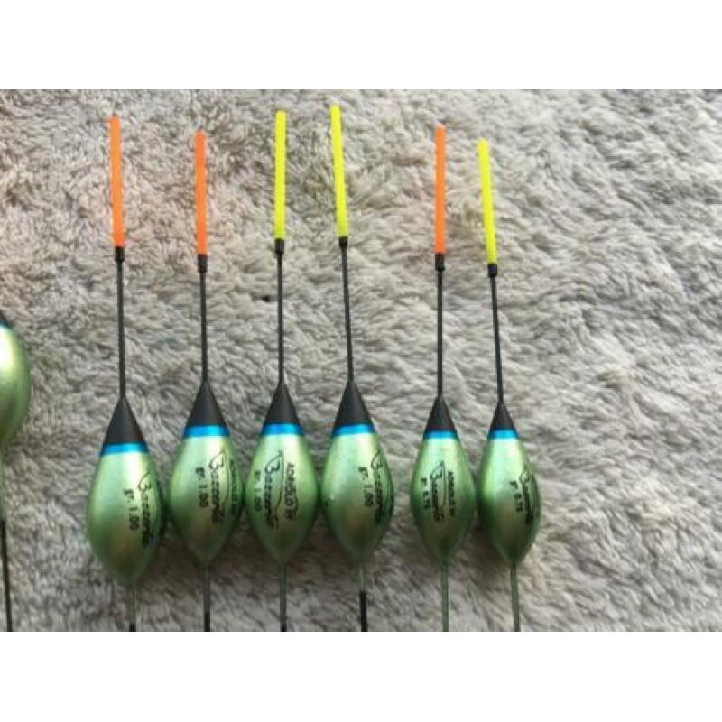 adv 266 / NIEUW mixset 15 dobbers BAZZERLA