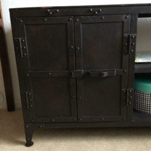 Dressoir staal - bieden vanaf EUR 175 (winkelprijs EUR 795)
