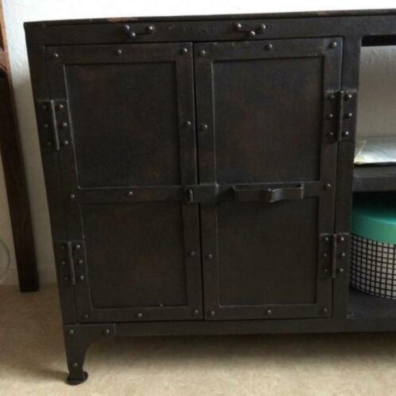 Dressoir staal - bieden vanaf EUR 175 (winkelprijs EUR 795)