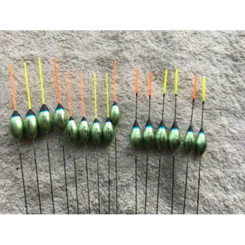 adv 266 / NIEUW mixset 15 dobbers BAZZERLA