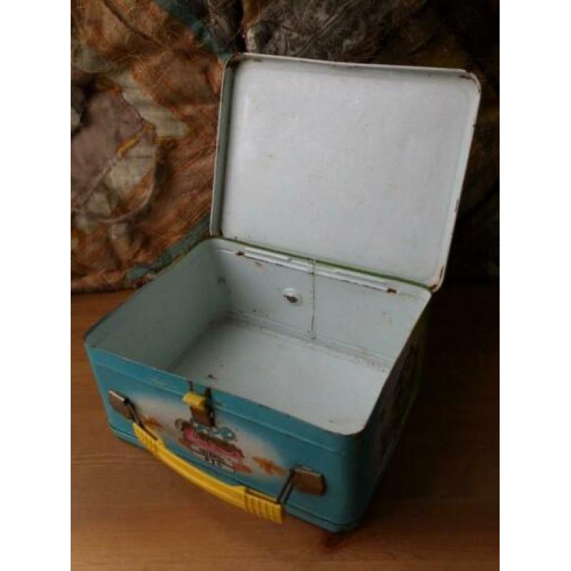 Mooi oud vintage koffertje uit Amerika van blik 17-22 cm.