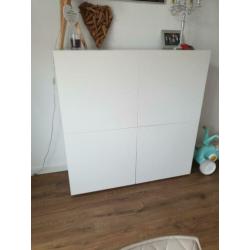 Wandkast wit. Zo goed als nieuw. Nieuwprijs 1245euro.