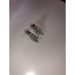 Oorbellen met diamantjes