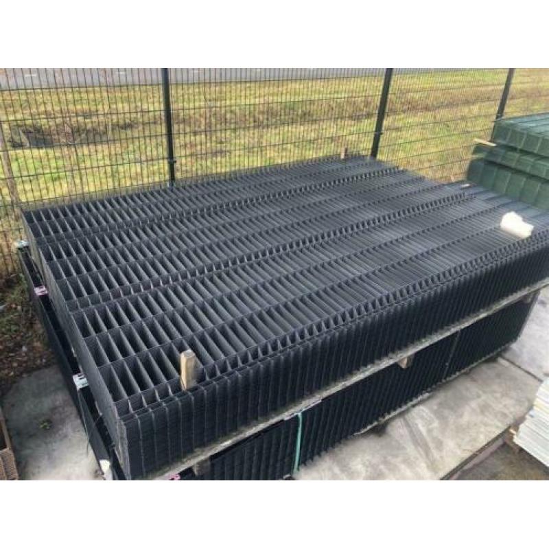 Compleet pakket: 15m1 Enkelstaafsmat 5x5mm Zwart RAL 9005