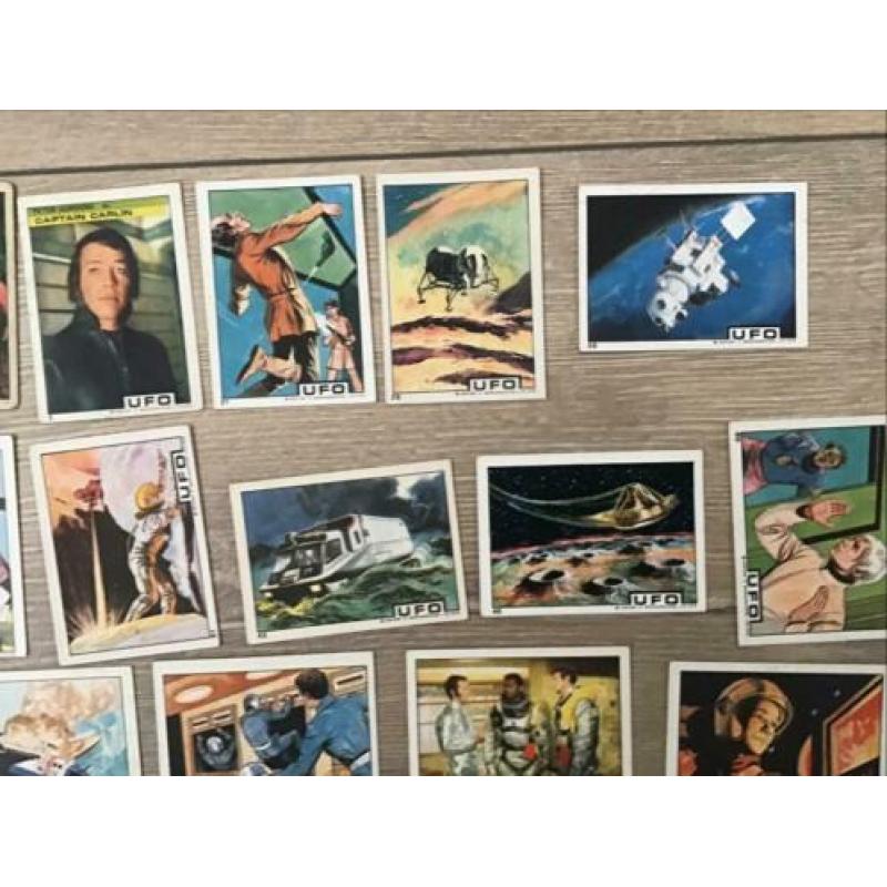 Monty plaatjes UFO 1970 mooie set