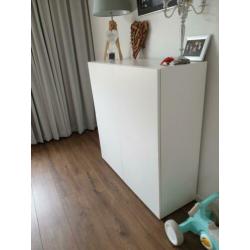 Wandkast wit. Zo goed als nieuw. Nieuwprijs 1245euro.