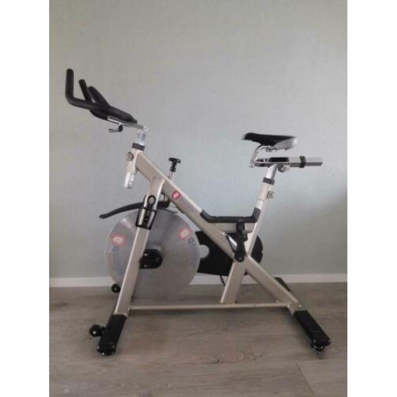 Spinningfiets met riem aandrijving