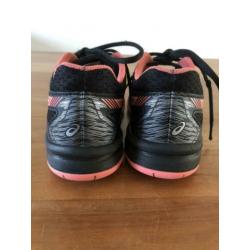 ASICS gel-flare maat 35 zwart met roze
