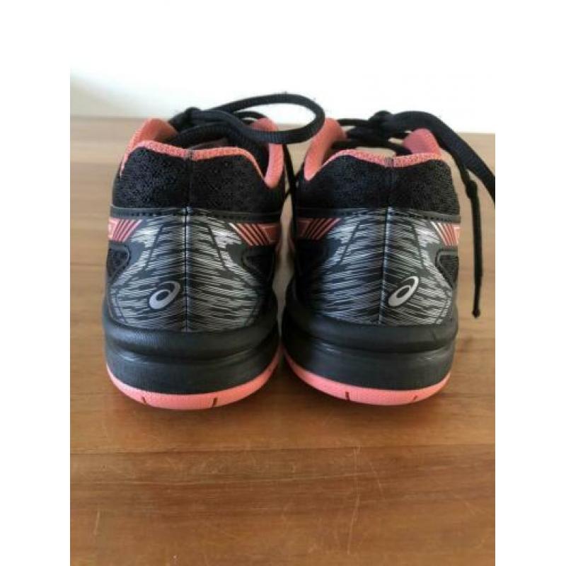 ASICS gel-flare maat 35 zwart met roze