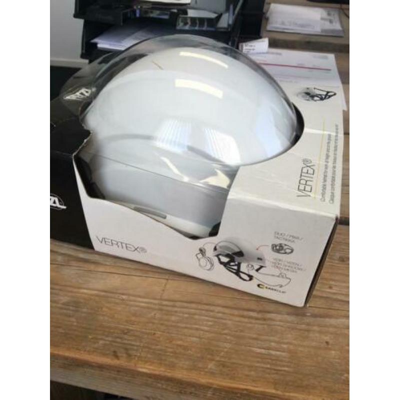 2 nieuwe Petzl bouwhelmen