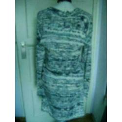 grijs /blauw witte expresso jurk maat M