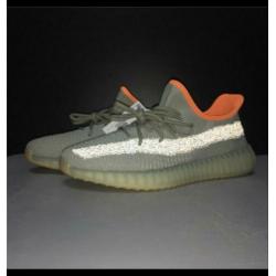 Yeezy boost 350 v2 desert sage green reflective