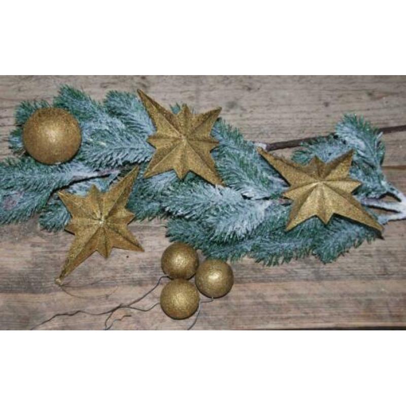 7 Goudkleurige kerstballen (sterren)
