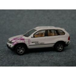 BMW E53 X5 wit BMW Group Mobile Tradition 1:87 Herpa