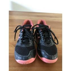 ASICS gel-flare maat 35 zwart met roze