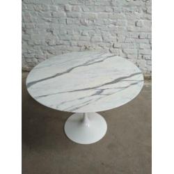 Knoll Saarinen tafel 107cm rond CALACATTA marmer 1970s