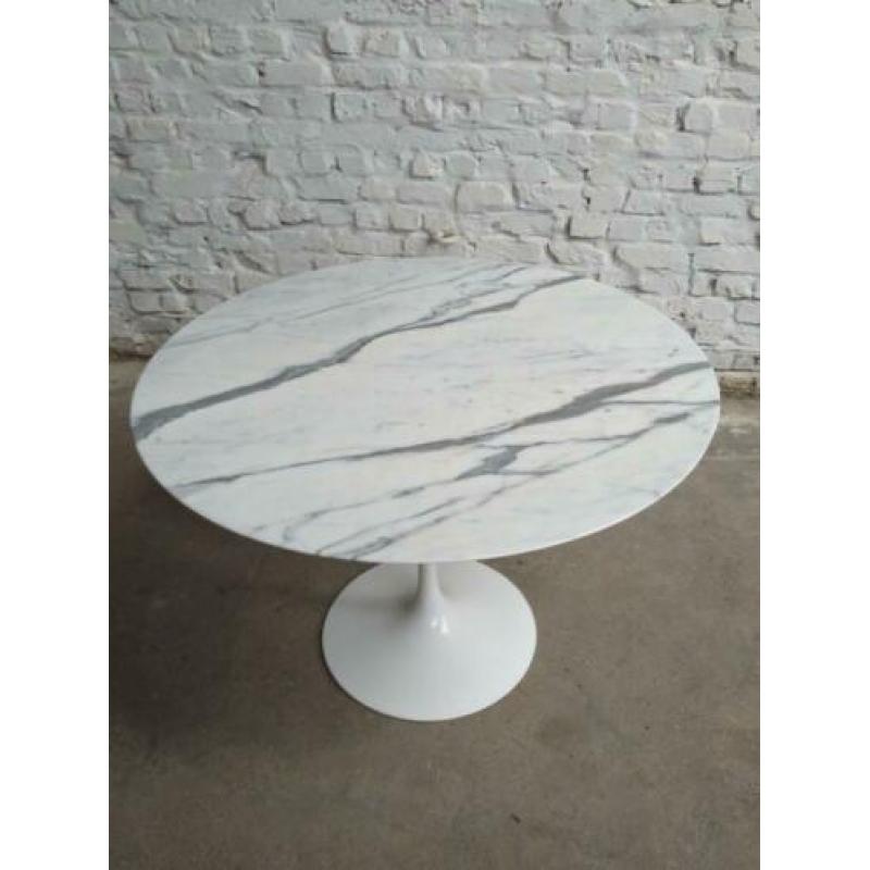 Knoll Saarinen tafel 107cm rond CALACATTA marmer 1970s