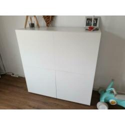 Wandkast wit. Zo goed als nieuw. Nieuwprijs 1245euro.