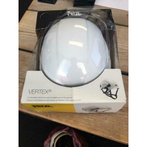2 nieuwe Petzl bouwhelmen