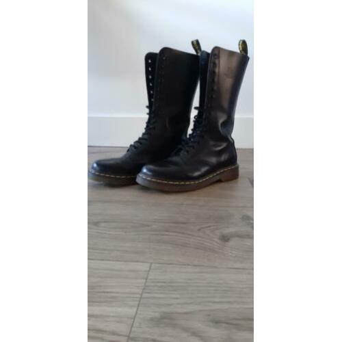 Dr Martens 1490 14 eye boot mt 38