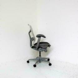 Herman Miller. Mirra: Licht Grijze, Bureaustoelen.