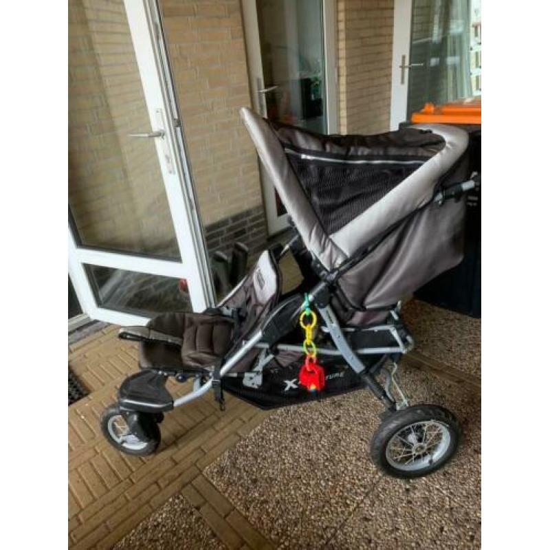 Duokinderwagen, een babynestje en zitje
