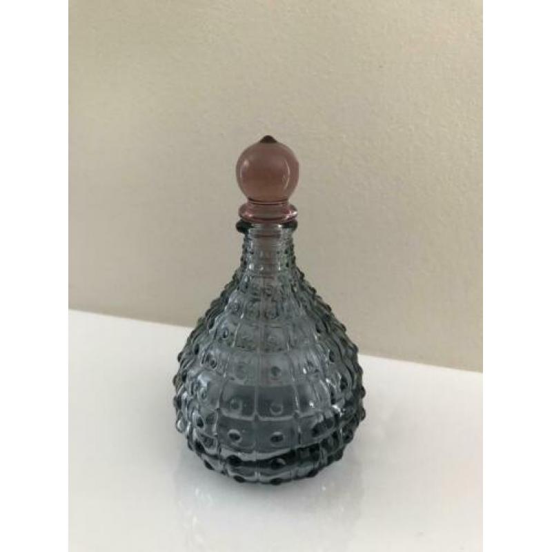 Mooi parfumflesje met glazen verdeler applicator