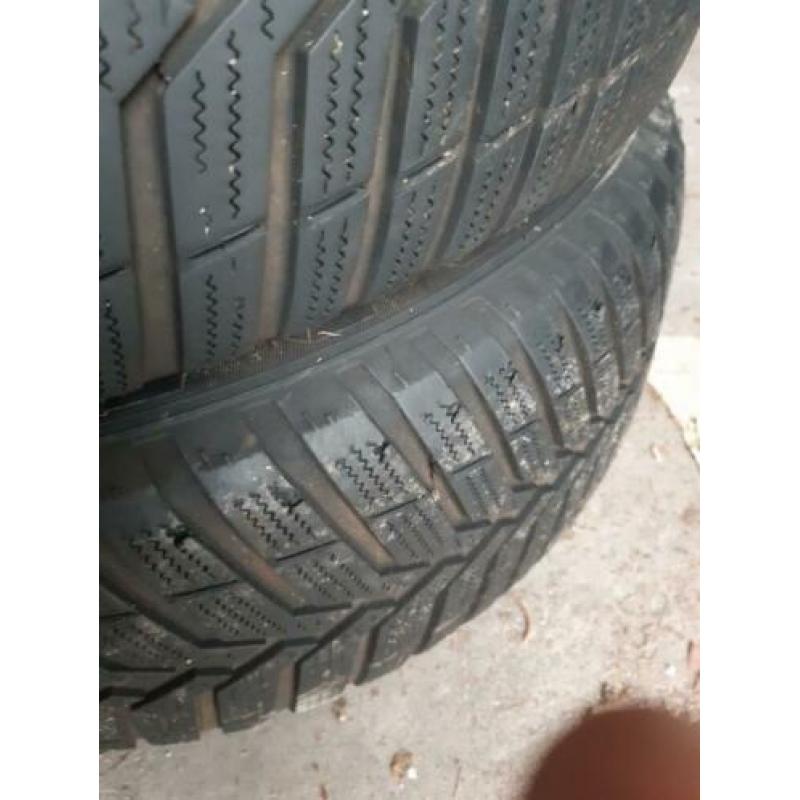 Winterbanden 185/60 R15 88T profiel +/- 6,5 mm