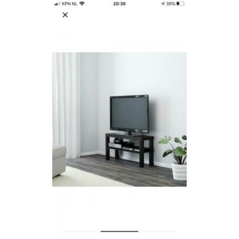 2 tv meubels en een tafel. Lack van de Ikea.