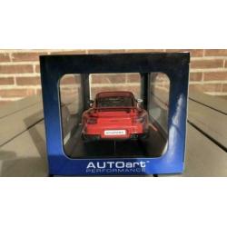 Porsche 911 (997) GT2 RS 1:18 NEW IN BOX