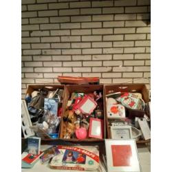Partij van 15 dozen rommelmarktspullen