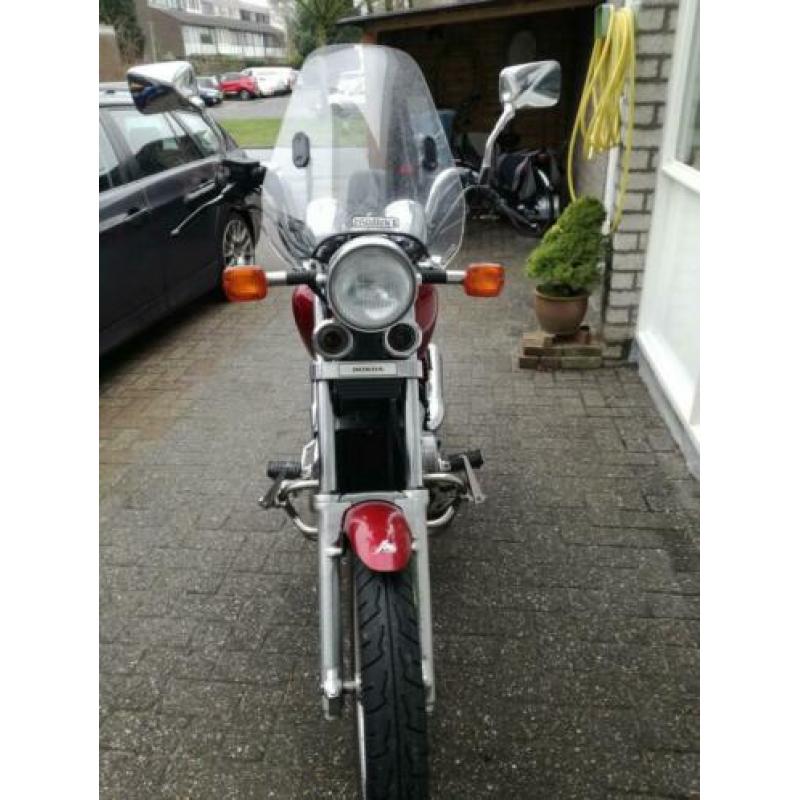 Honda shadow vt 500c, kleur rood, bj 1986,