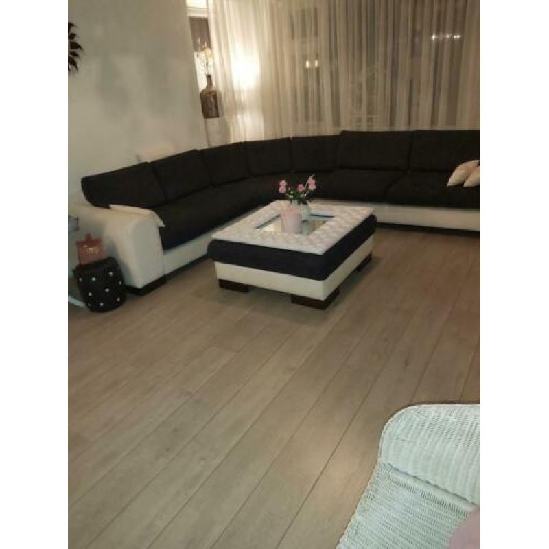 Hoekbank met hocker