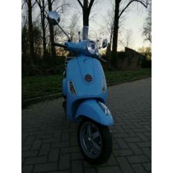 Heerlijk rijdende vespa lx 50 snor scooter