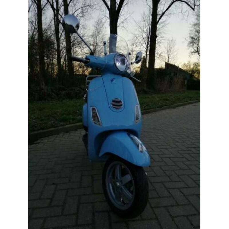 Heerlijk rijdende vespa lx 50 snor scooter