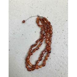 Barnsteen ketting met zilveren sluiting
