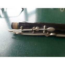Antieke Duitse houten dwarsfluit met metalen kop.