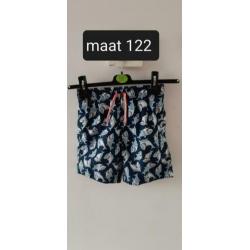 Korte broeken maat 122/128 jongens