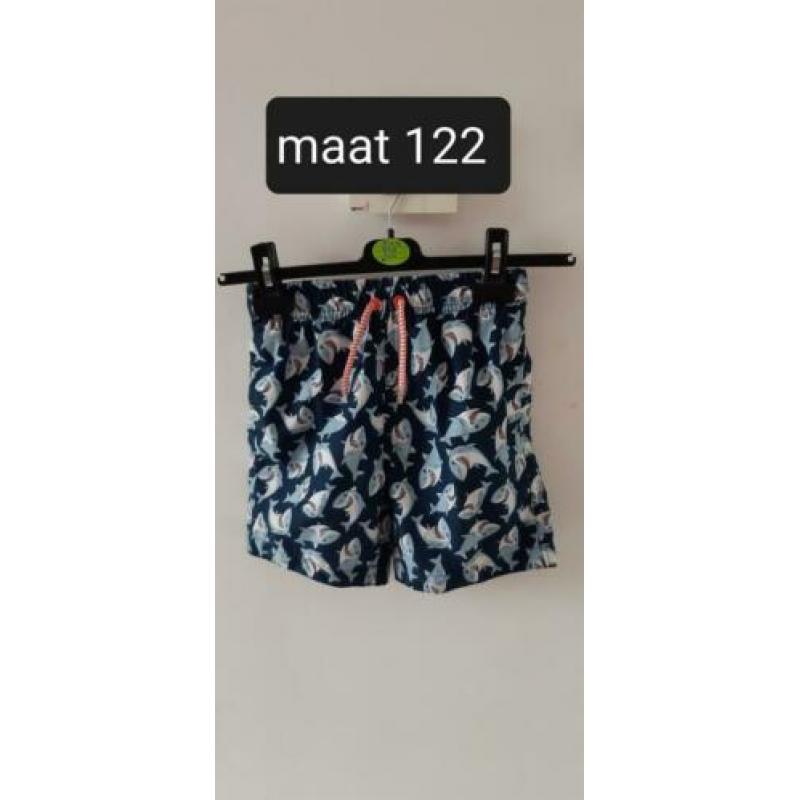 Korte broeken maat 122/128 jongens