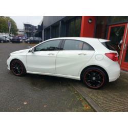 Mercedes-Benz A-klasse 180 XENON LED 18INCH PDC